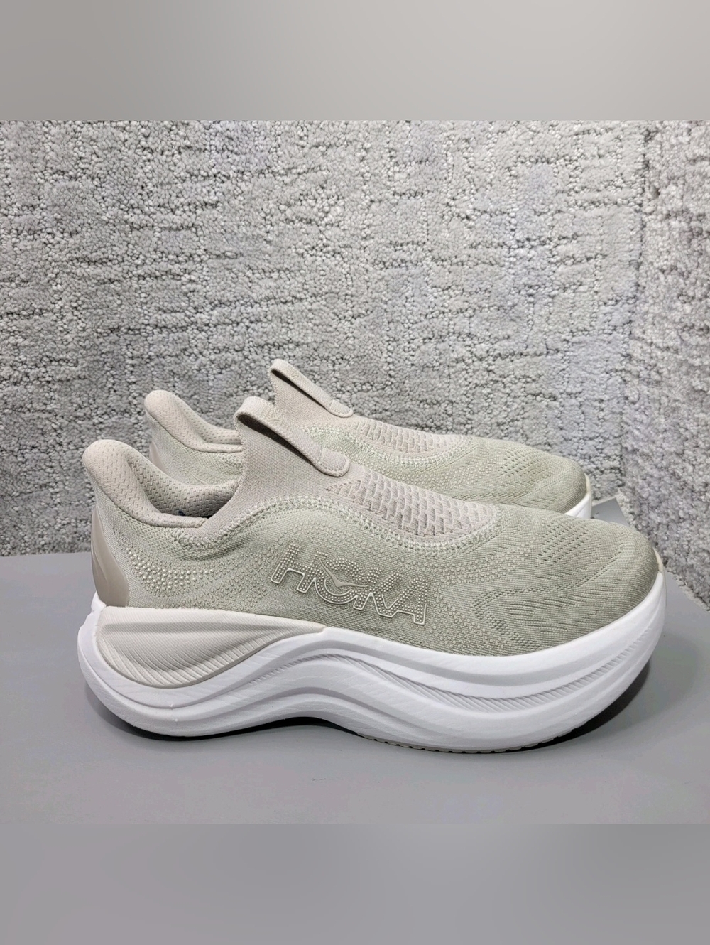 Hoka One One Skyward Laceless Women's Size US 6B Putty White Recovery Sneakers.